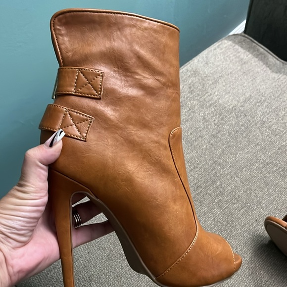 Brand NEW open toe stiletto heels with zippers - Picture 4 of 4